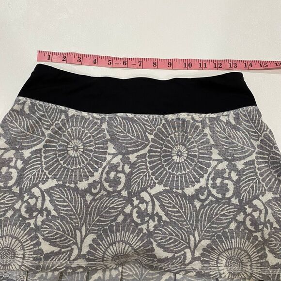 Lululemon Pace Setter Skirt Gray Floral Print Size 4 Running Athletic Skort - Picture 5 of 7